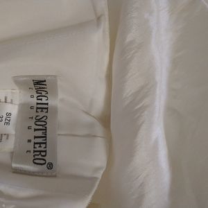 White Maggie Sottero wedding dress size 22